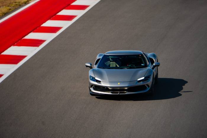 Ferrari 488 Challenge pit lane
