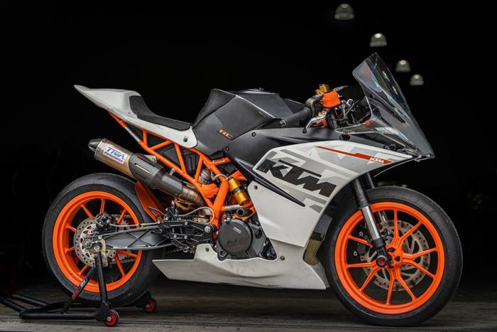 KTM RC390 orange