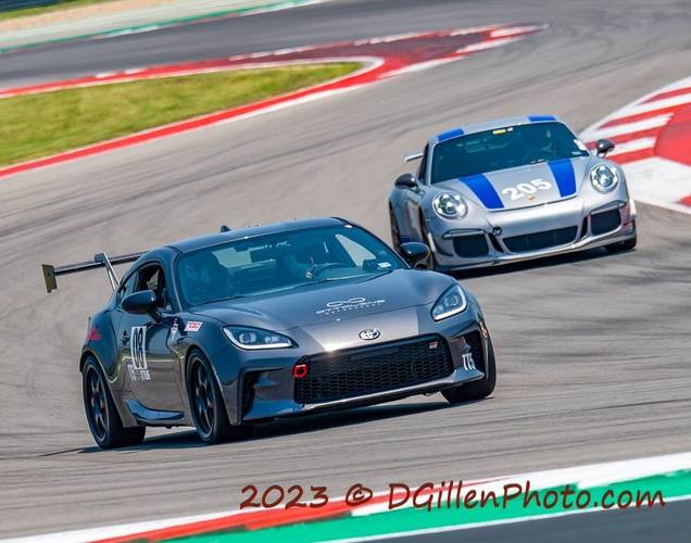GR86 and Porsche on track